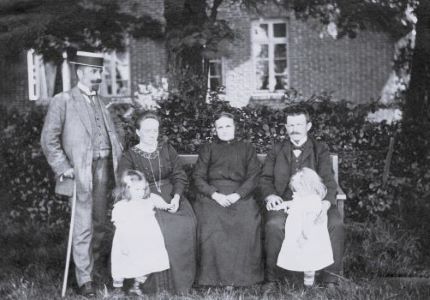 <br>um 1909