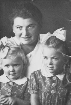<br>um 1942