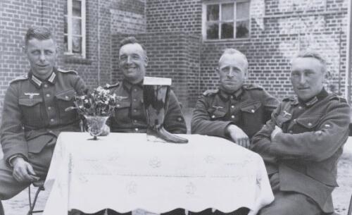 <br>um 1942