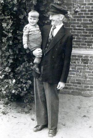 <br>um 1951