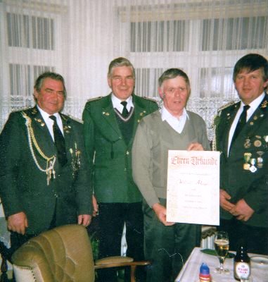 <br>um 1990